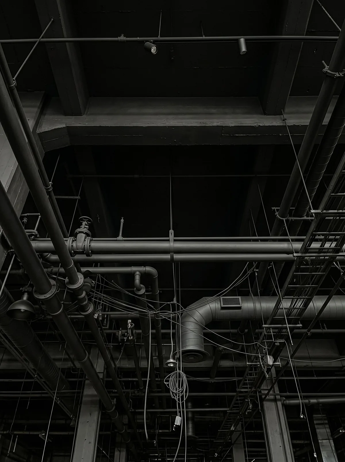 Промышленный потолок после покраски